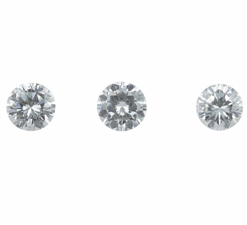 Tre diamanti taglio brillante di ct 0.35, 0.39 e 0.39, colore E, caratteristiche interne VVS2-VS1, fluorescenza UV nulla  - Asta Fine Jewels - Cambi Casa d'Aste