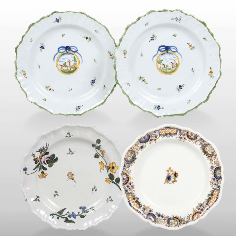 Quattro piatti Francia, Manifatture di Moustiers e Marsiglia, XVIII secolo  - Auction Ceramics - Cambi Casa d'Aste