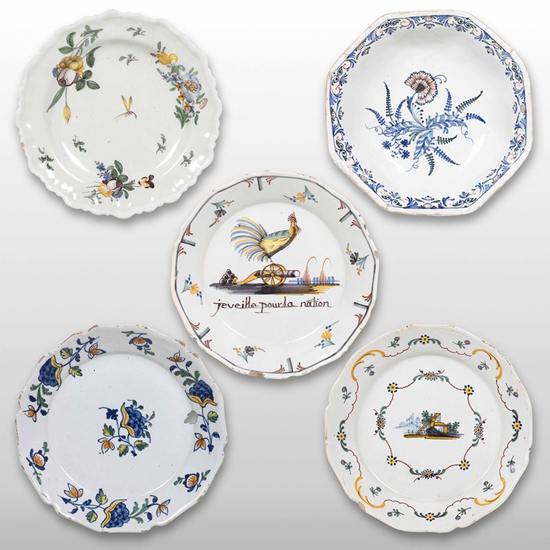 Cinque piatti Francia, XVIII secolo  - Asta Ceramiche - Cambi Casa d'Aste