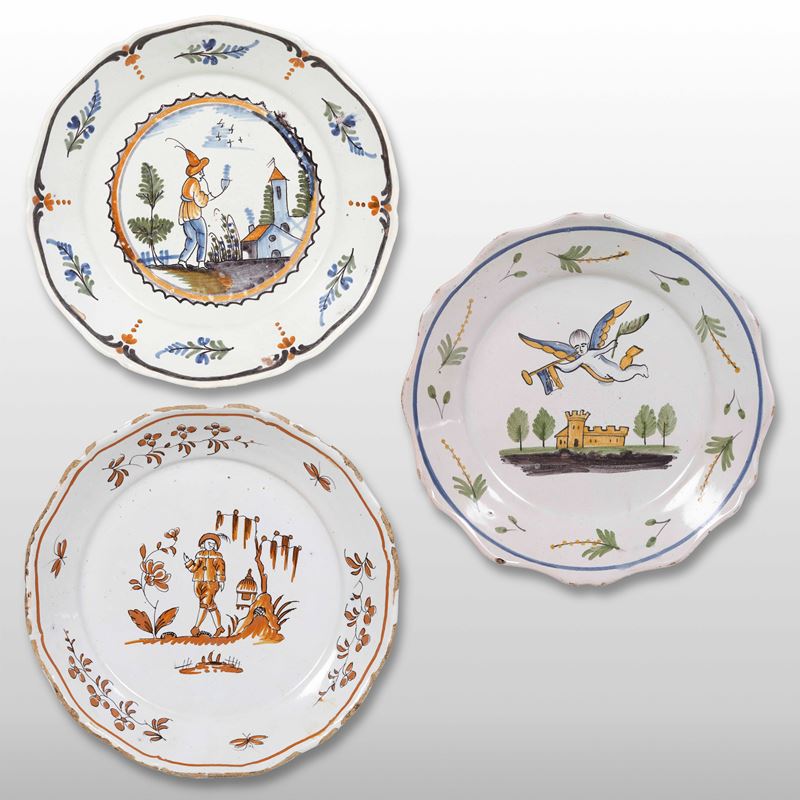 Tre piatti Francia, Manifattura di Nevers e probabilmente Manifattura del Sud - Est, XVIII secolo  - Auction Ceramics - Cambi Casa d'Aste