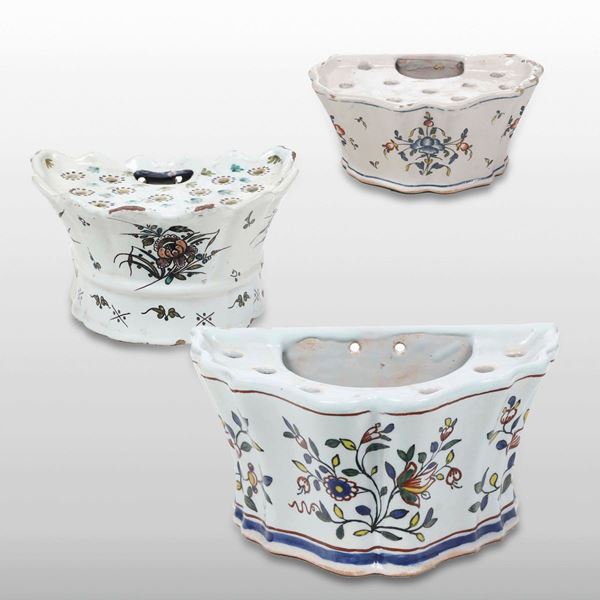 Tre fioriere da parete a ventaglio Francia, Manifattura di La Rochelle, XVIII secolo