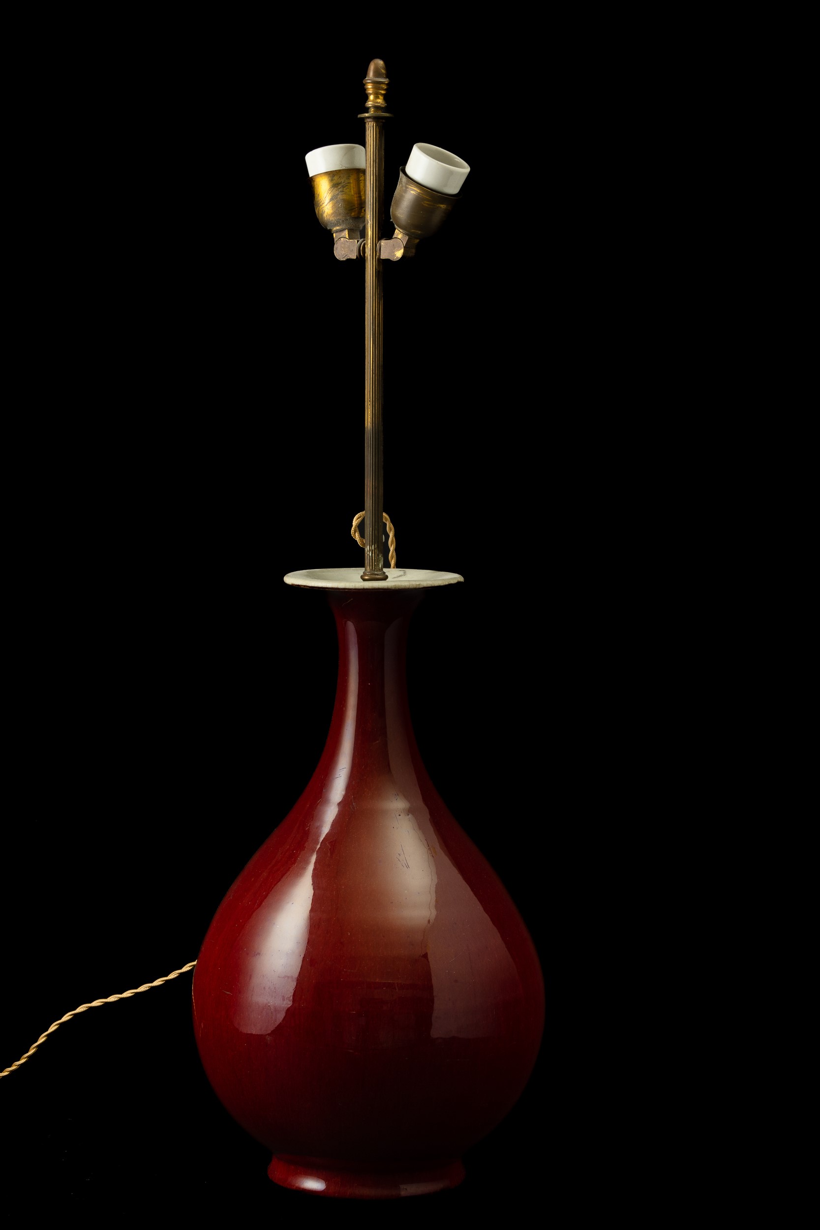 Vaso in Porcellana Monocroma Sangue di Bue, Cina, Dinastia Qing, Epoca Guangxu, XIX Secolo