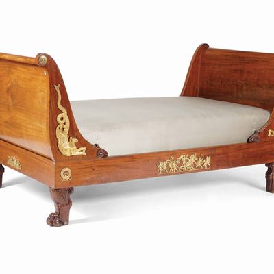 Letto Impero in Legno Lastronato. XIX Secolo