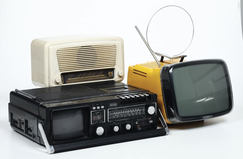 Televisore Brionvega, Orion (tv-radio-cassette recorder) e radio  - Asta Antiquariato Luglio - Cambi Casa d'Aste