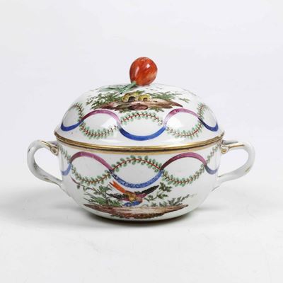 Tazza da Brodo con Coperchio.vienna, Manifattura Imperiale, Terzo Quarto del XVIII Secolo,decoraz...