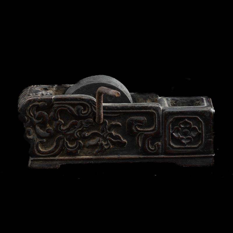 Rocchetto in legno, Cina, Dinastia Qing, XIX secolo  - Asta Asian Art - Cambi Casa d'Aste