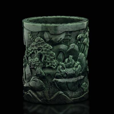 Brushpot Scolpito in Giada Spinacio con Figure di Personaggi Entro Paesaggio e Iscrizioni, Cina, ...