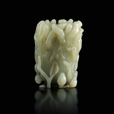 Gruppo Scolpito in Giada Celadon Raffigurante Frutto, Cina, Dinastia Qing, Epoca Qianlong (1736-1...