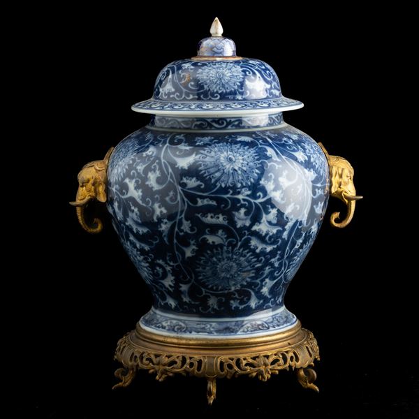 An Arita porcelain potiche, Japan, Meiji period
