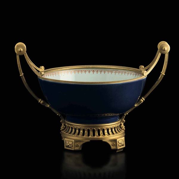 A powder blue porcelain bowl, China, Qing Dynasty