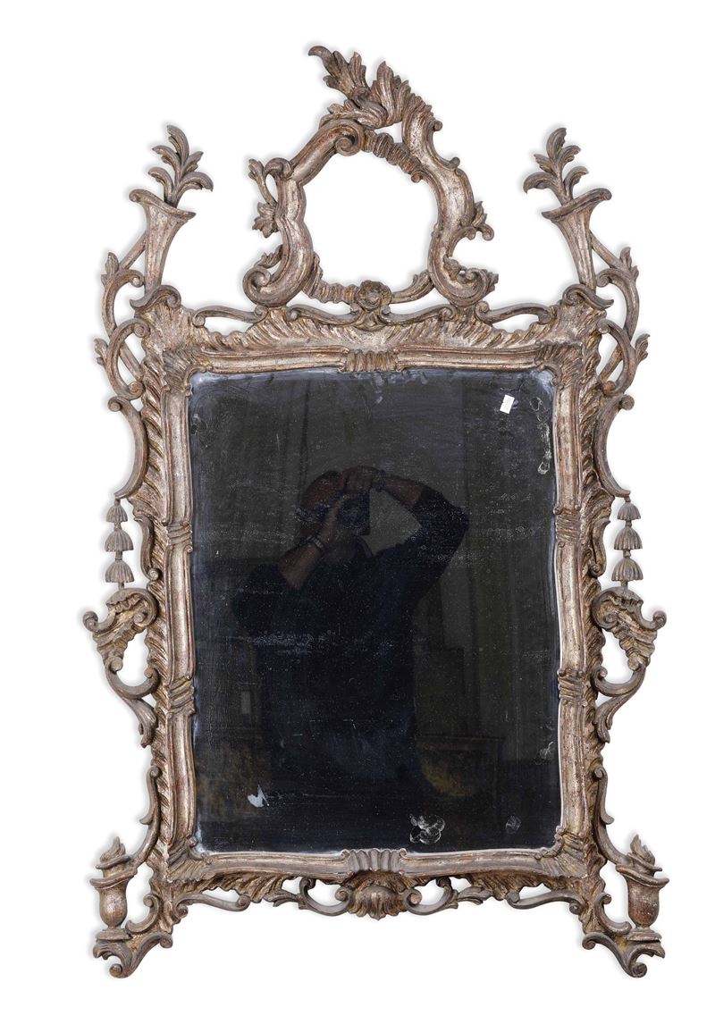Specchiera in legno intagliato e laccato a mecca. XVIII secolo  - Asta Antiquariato Luglio - Cambi Casa d'Aste