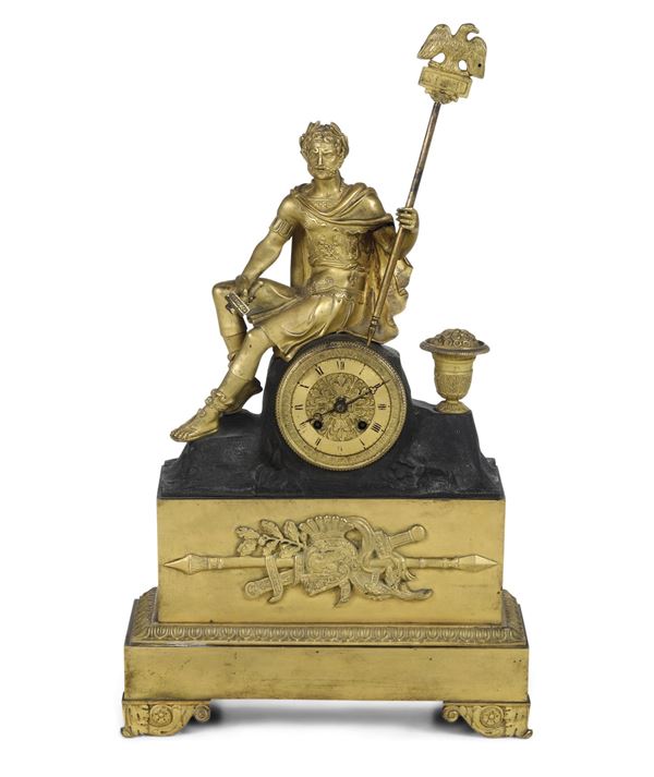 Pendola da tavolo con cassa in bronzo dorato. Francia XIX-XX secolo
