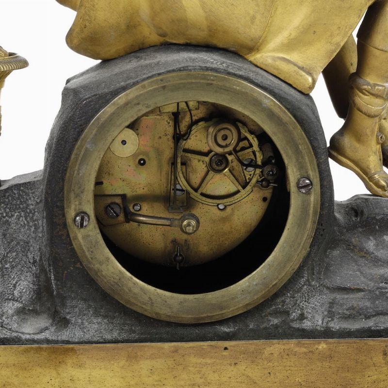 Pendola da Tavolo con Cassa in Bronzo Dorato. Francia XIX-XX Secolo