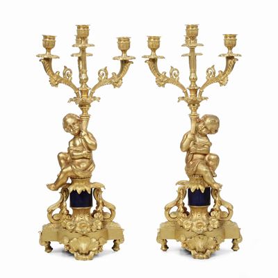 Coppia di Candelabri a Quattro Luci in Bronzo Dorato. XIX Secolo