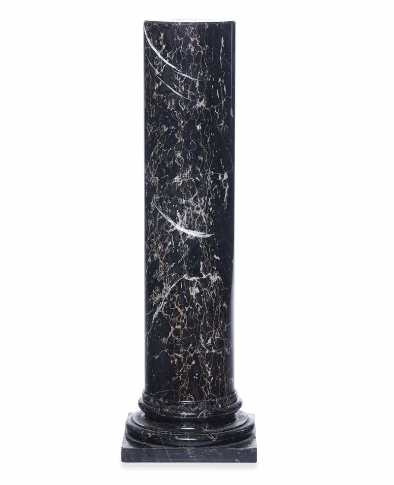 Colonna in marmo nero. XX secolo  - Asta Dimore Italiane - Cambi Casa d'Aste