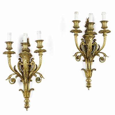 Coppia di Appliques a Tre Luci in Bronzo Dorato. XIX-XX Secolo