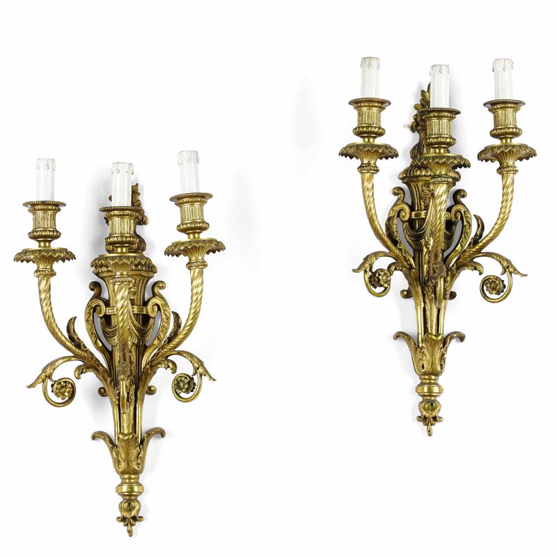 Coppia di appliques a tre luci in bronzo dorato. XIX-XX secolo  - Auction Italian Mansions - Cambi Casa d'Aste