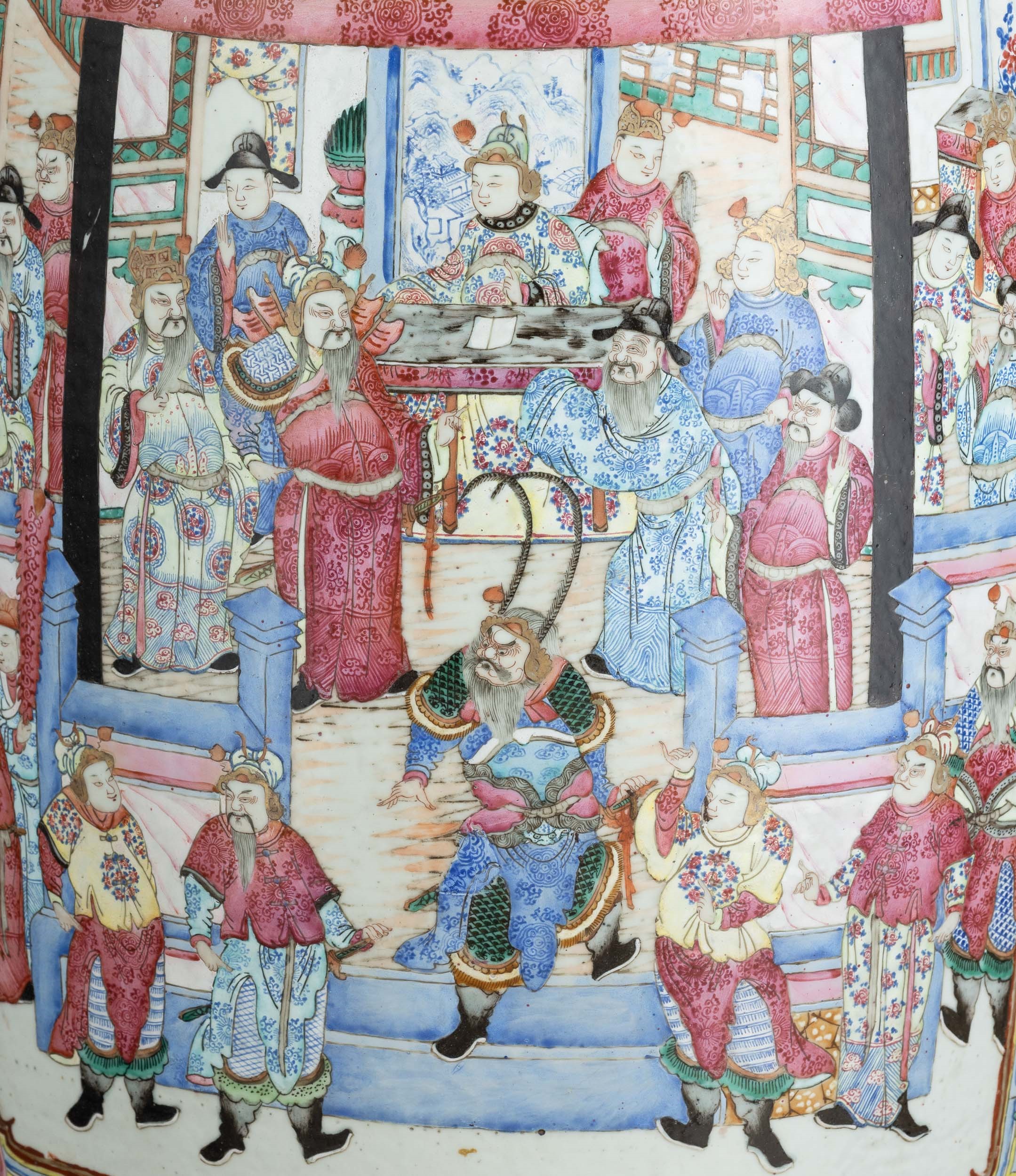 Vaso a Balaustro in Porcellana Famiglia Rosa con Scene di Vita Comune Entro Riserve, Decori Flore...