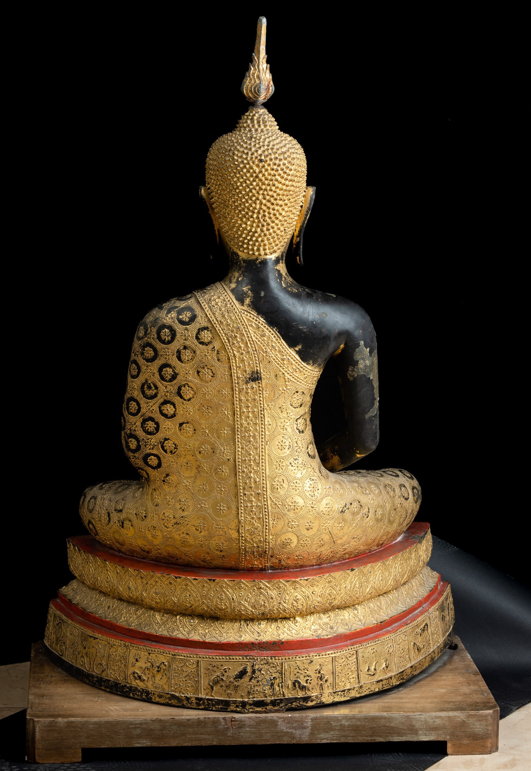 Grande Figura di Buddha Amitayus in Bronzo Parzialmente Dorato e Laccato, Thailandia, XIX Secolo