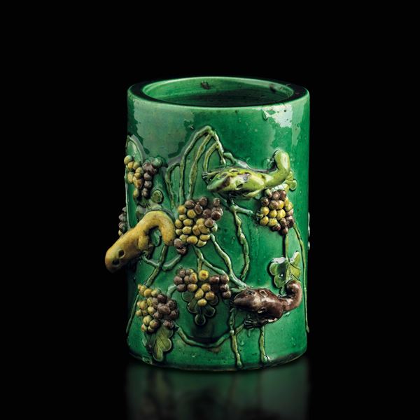 A glazed ceramic brushpot, China, Qing Dynasty