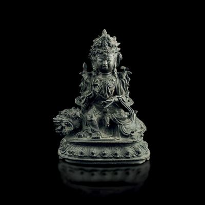 Figura di Buddha Assiso su Drago e Fior di Loto in Bronzo, Cina, Dinastia Ming, XVII Secolo