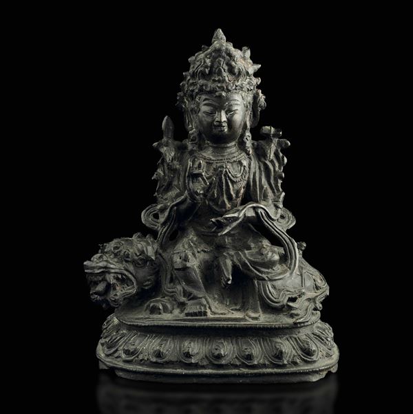 Figura di Buddha assiso su drago in bronzo, Cina, Dinastia Ming, XVII secolo