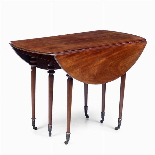 Tavolo rotondo a bandelle, XIX secolo