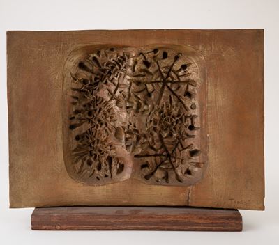 Scultura in bronzo con base in legno