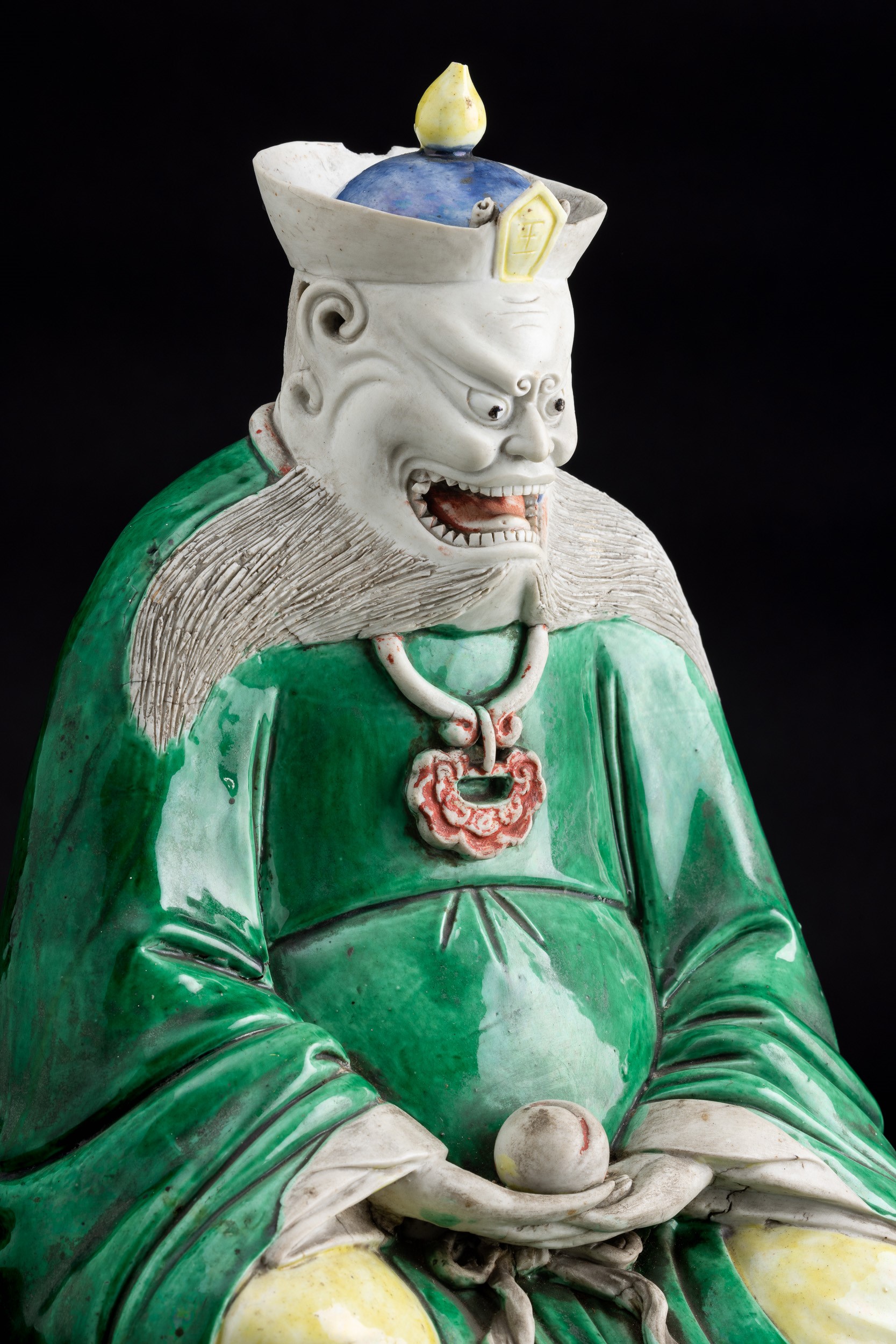 Rarissima Figura di Guardiano in Biscuit Invetriato nei Toni della Famiglia Verde, Cina, Dinastia...
