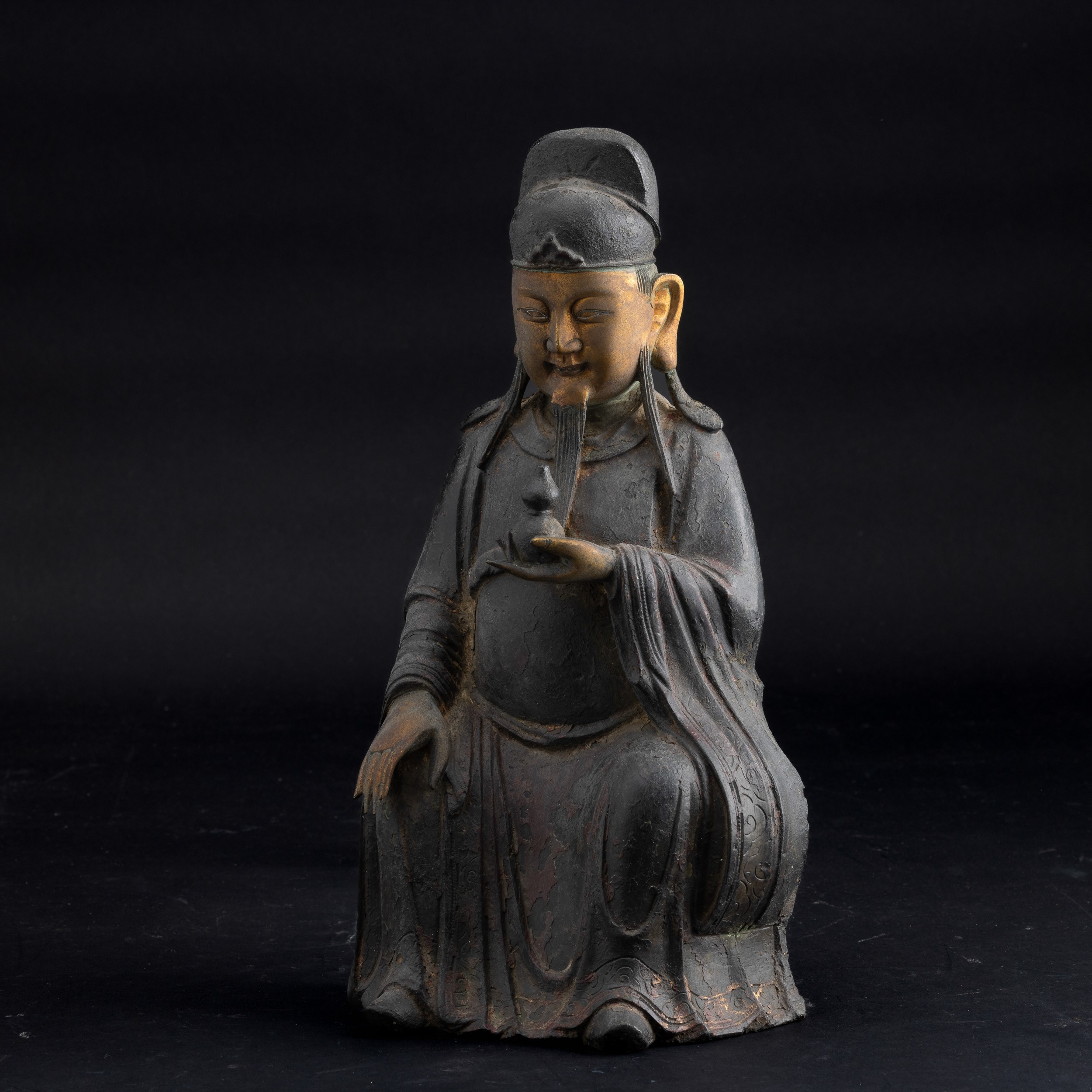 Figura di Dignitario in Bronzo con Tracce di Policromia e Parzialmente Dorato a Freddo, Cina, Din...
