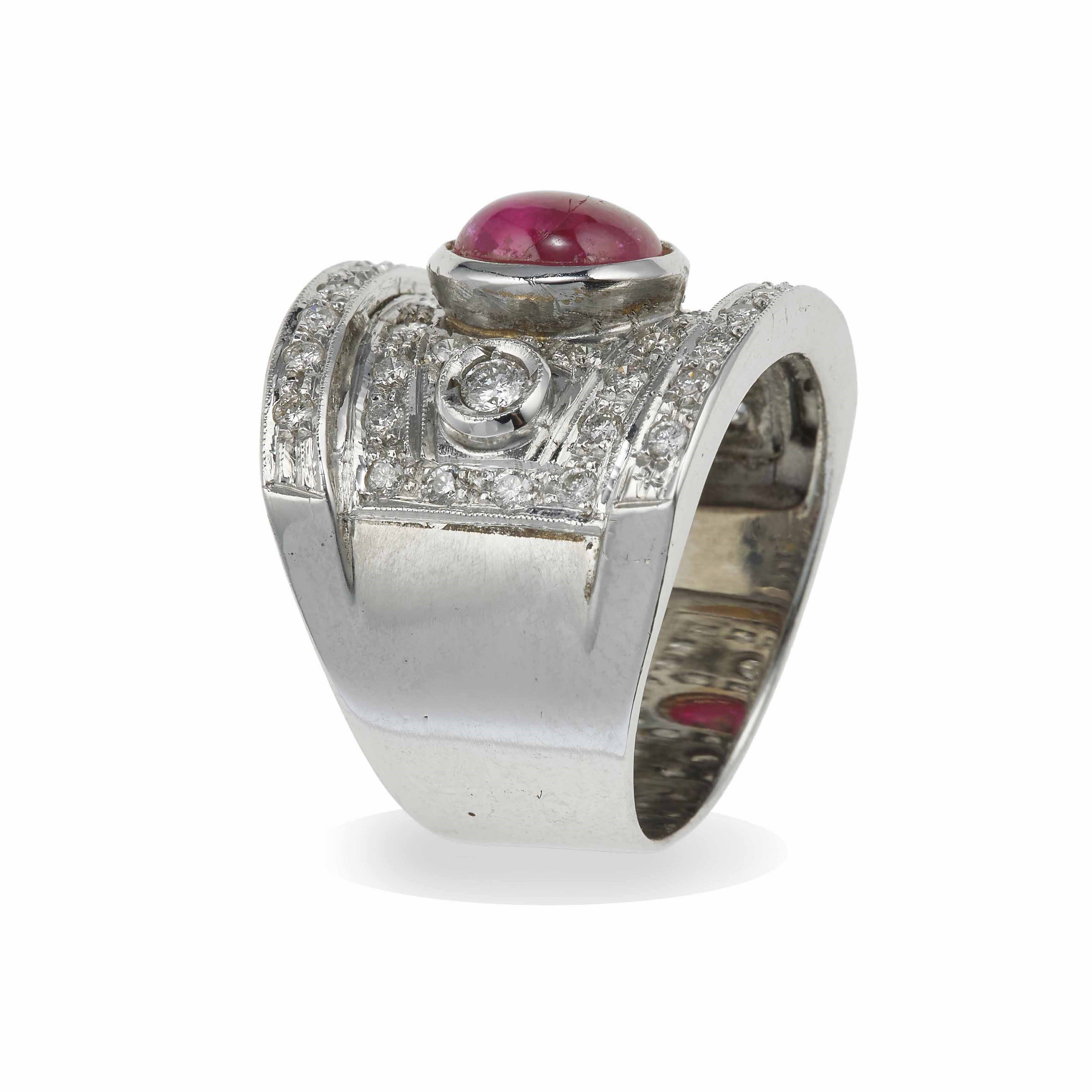 Anello a Fascia con Diamanti e Rubino Cabochon