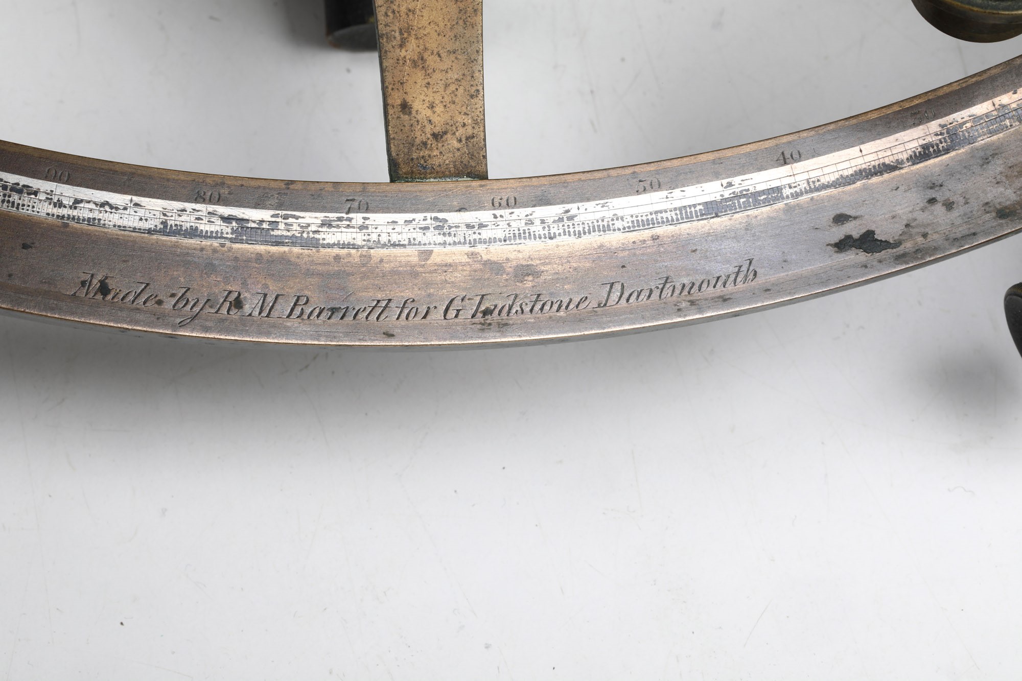 R. M. Barrett, Sestante in cassetta di legno