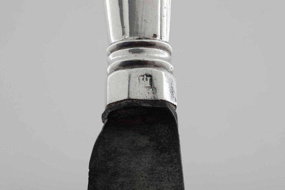 Coltello e Forchettone da Arrosto. Genova, XVIII Secolo. Marchio della "torretta" con Datario Con...