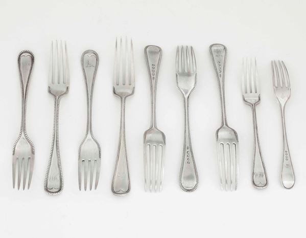 Insieme di nove forchette. Londra, fine XIX secolo, argentieri differenti