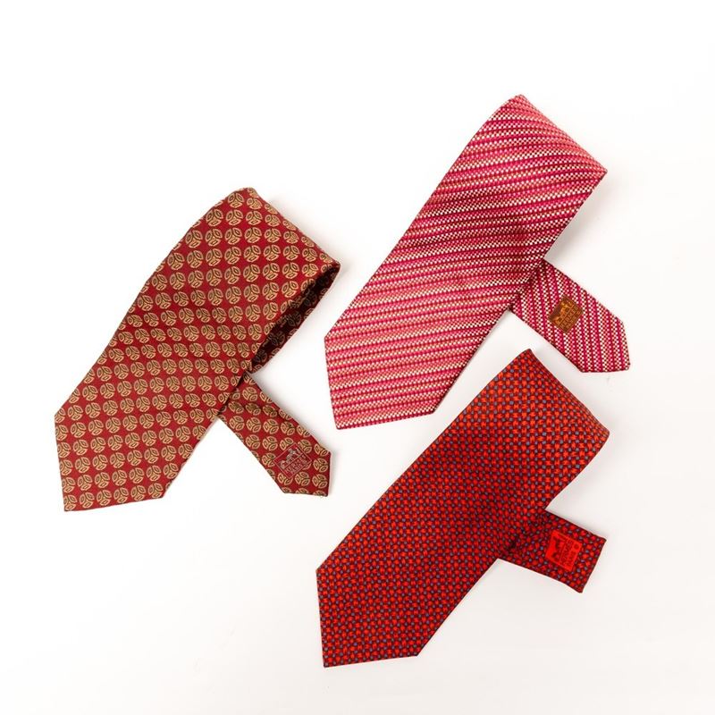 Hermés lotto di tre cravatte  - Asta Luxury Vintage e Penne da Collezione - Cambi Casa d'Aste