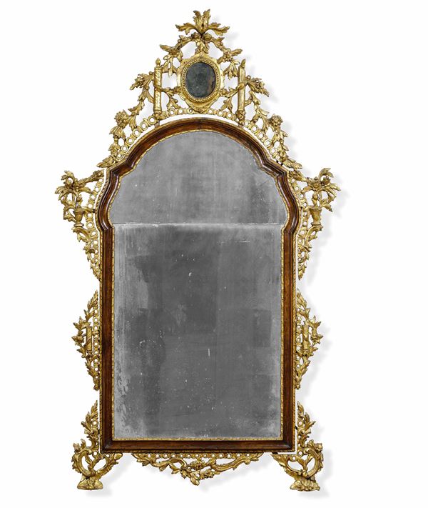 Specchiera in legno intagliato e dorato. Venezia XVIII-XIX secolo
