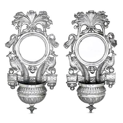 Giovanni Fantini (argentiere veneziano), Coppia di acquasantiere a specchio, argento fuso sbalzat...