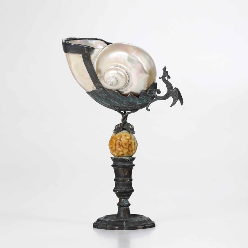 Nautilus in argento, madreperla e giada  - Auction Silvers and Icons - Cambi Casa d'Aste