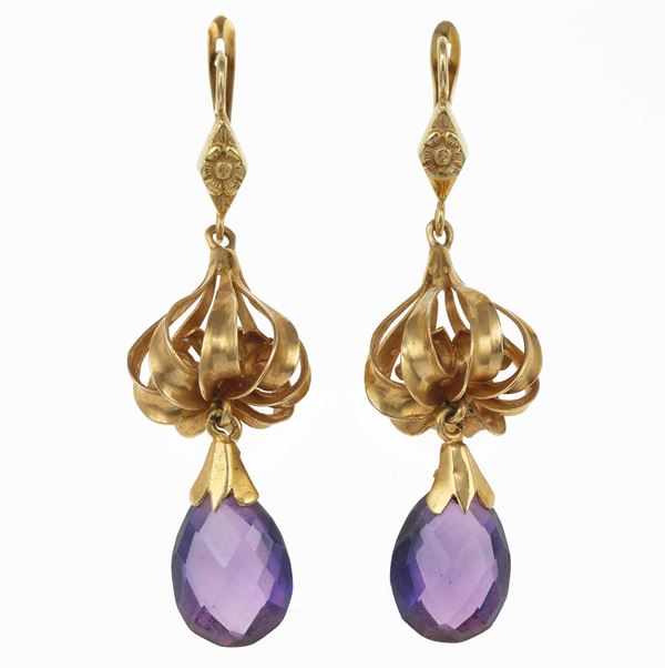 Pair of glass pendant earrings
