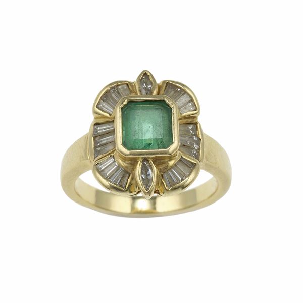Anello con smeraldo e diamanti taglio baguette e navette