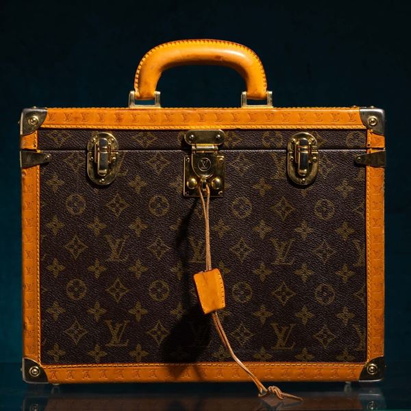 Louis Vuitton Beauty Case vintage in canvas monogram e pelle, in buone condizioni, macchie all'interno del vassoio e qualche segno di utilizzo