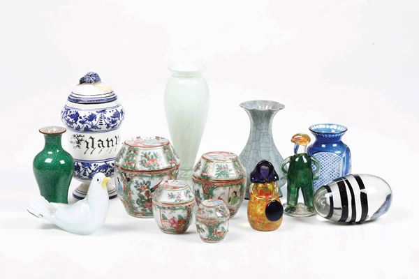 Lotto di oggetti in vetro e ceramica