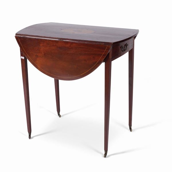 Tavolino a bandelle con piano intarsiato. XIX-XX secolo