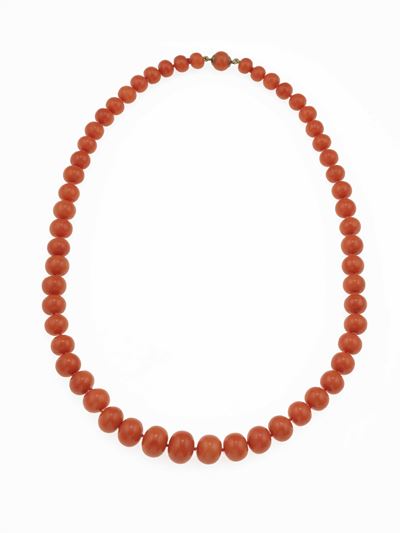 Collana in oro 750/1000 con boules di corallo