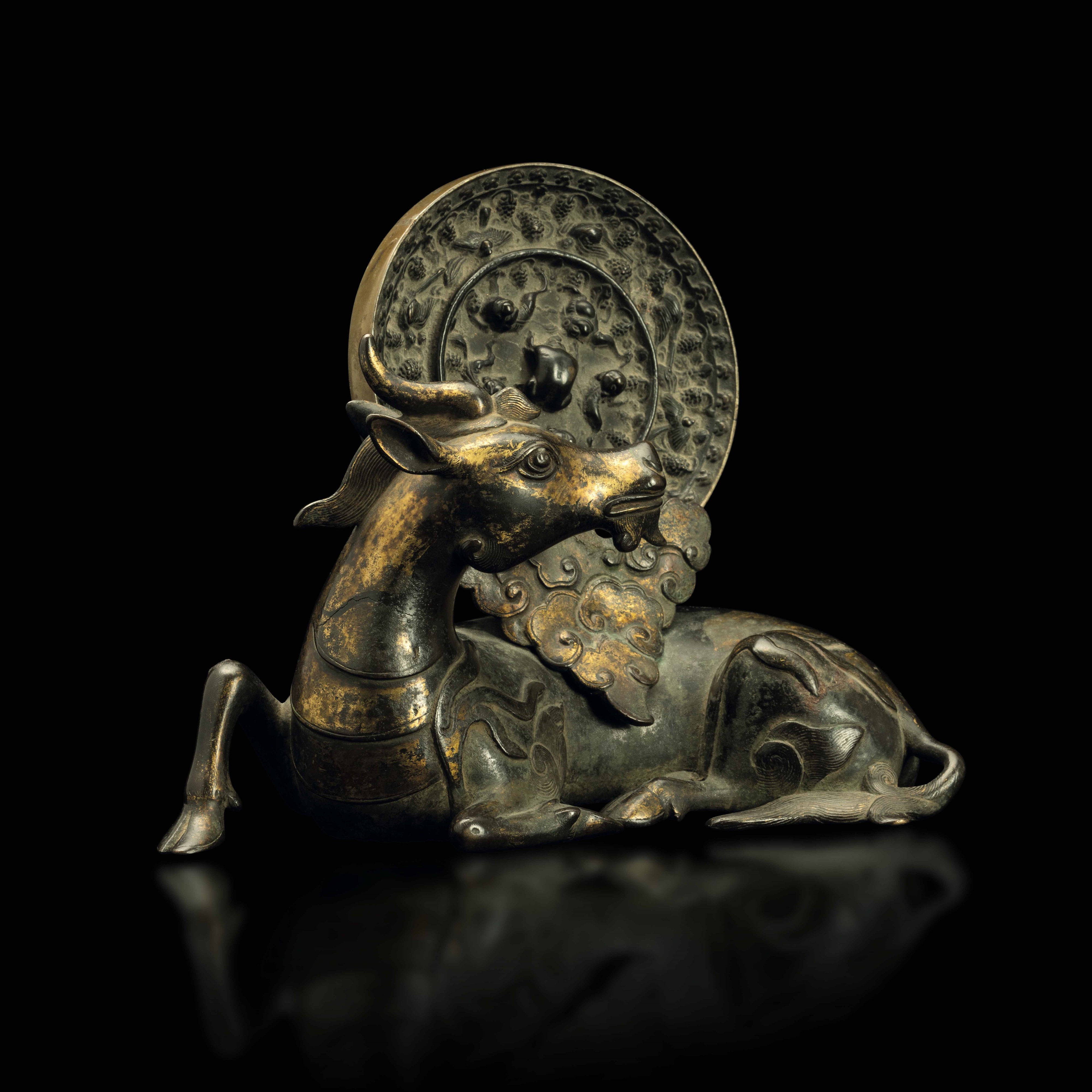 Portaspecchio in Bronzo Parzialmente Dorato a Forma di Bufalo e Placca da Specchio con Decori a R...