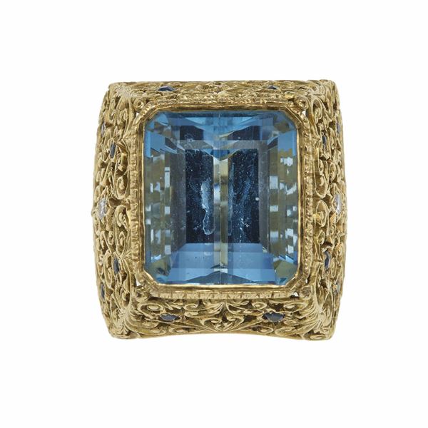 Aquamarine, sapphire, diamond and gold ring