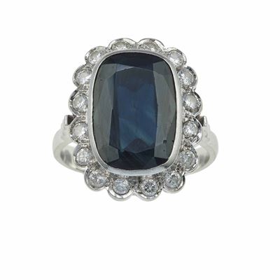 Anello con Zaffiro Australia e Diamanti