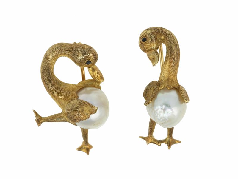 Pair of two cultured pearl brooches  - Auction Jewels - Cambi Casa d'Aste