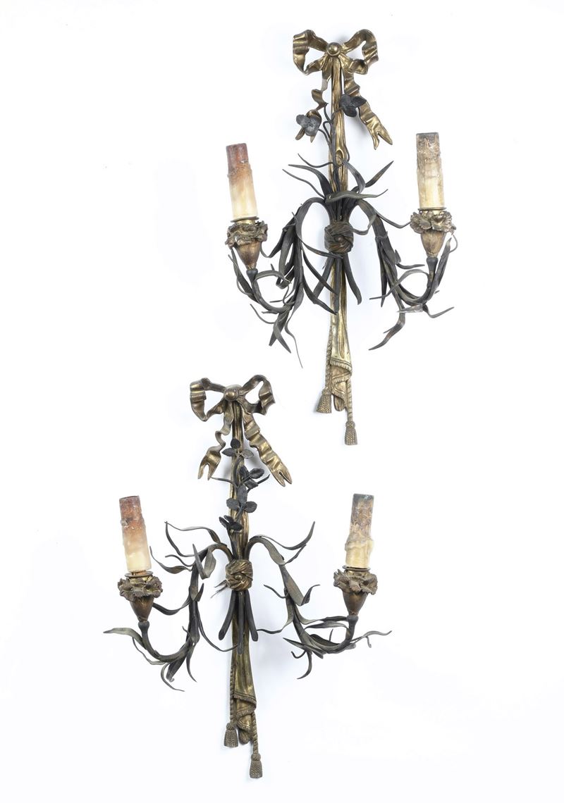 Coppia di appliques in bronzo dorato e metallo patinato. Stile Luigi XVI  - Auction Antiquariato - Cambi Casa d'Aste