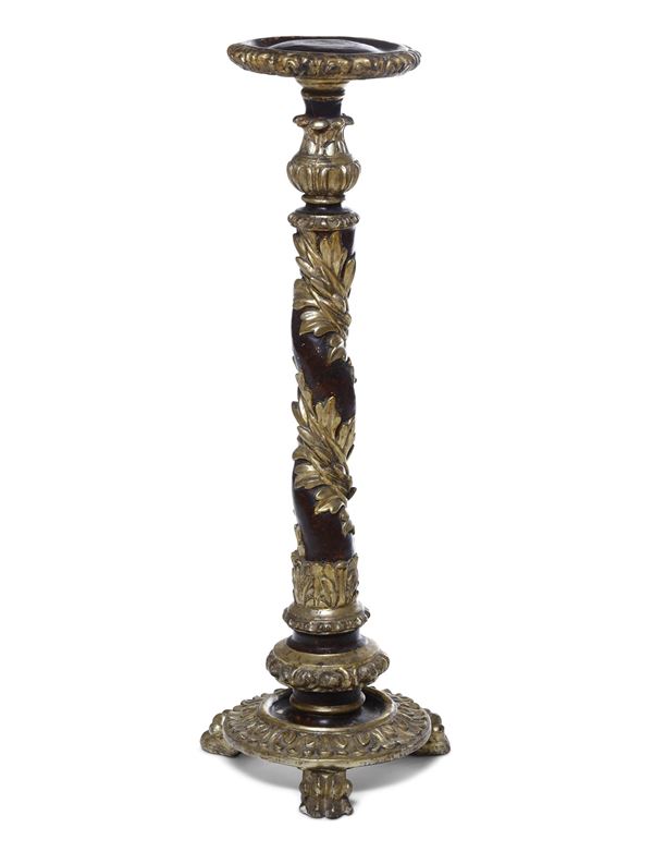 Colonna a tochon in legno intagliato, laccato e dorato. XVIII-XIX secolo